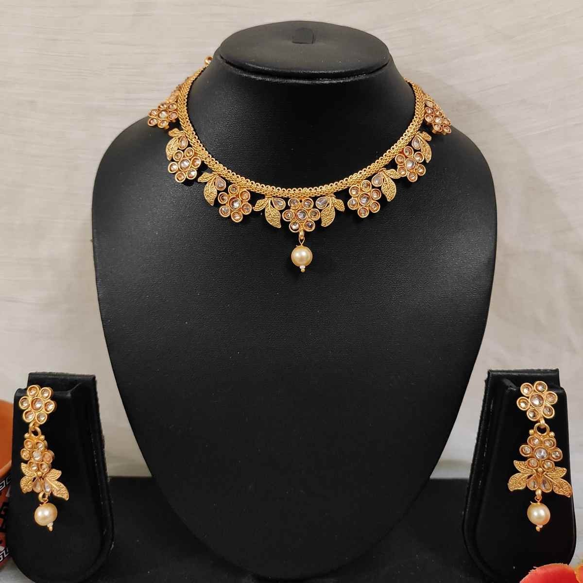 White Kundan & Pearl Flower & Leaf Rajwadi Choker with Earrings Set